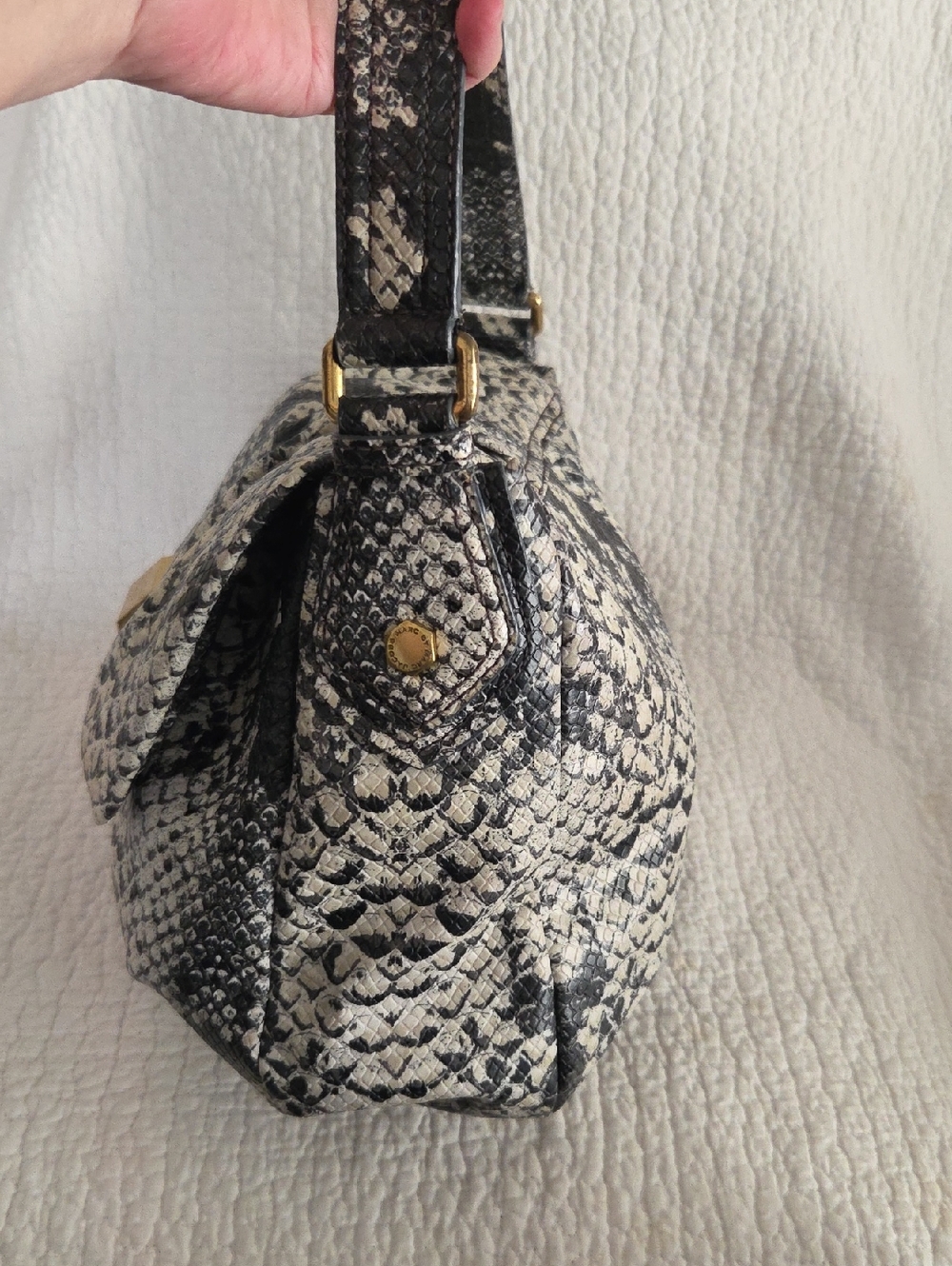 Marc by Marc Jacobd Black and Cream Python-Print Shoulder Bag - Picture 6 of 8
